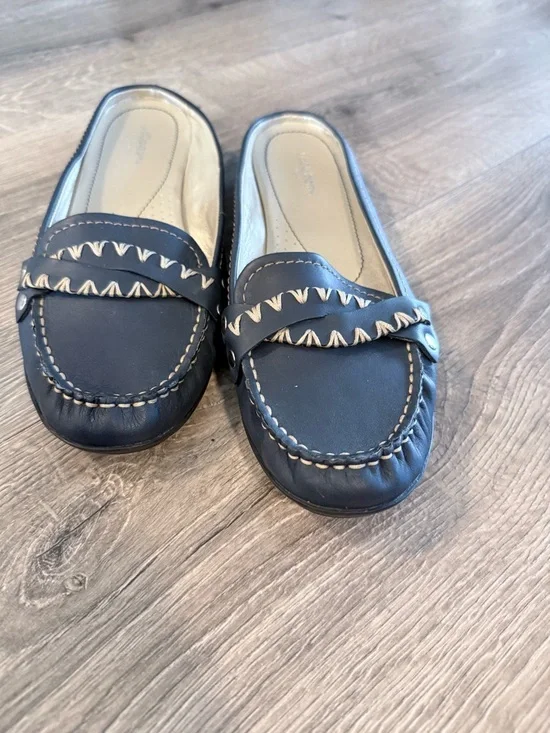 Liz Claiborne Navy Blue Slip-On Mules with Contrast Stitching - Picture 2 of 7
